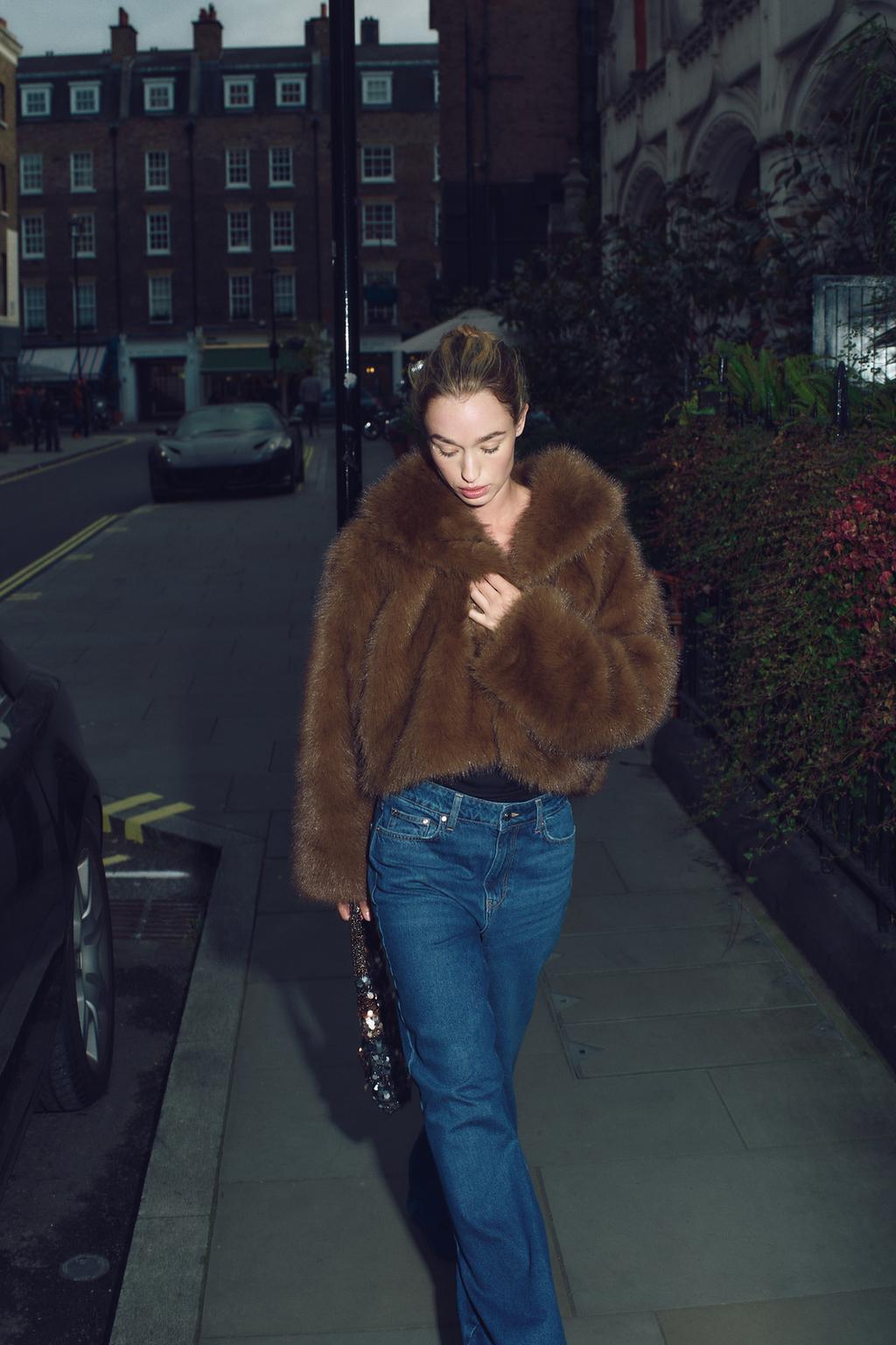 Veste courte en fausse fourrure