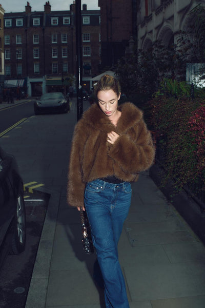 Veste courte en fausse fourrure