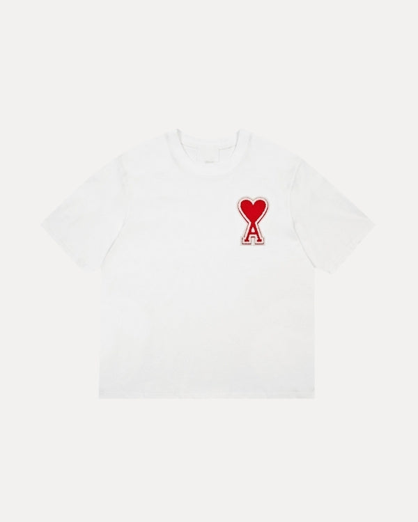 T-SHIRT DÉTAIL SUR LA POITRINE