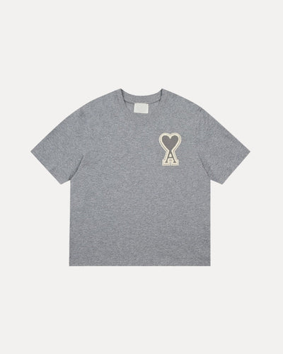 T-SHIRT DÉTAIL SUR LA POITRINE