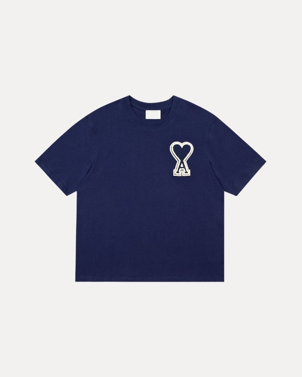 T-SHIRT DÉTAIL SUR LA POITRINE
