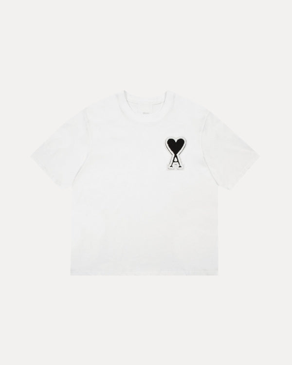 T-SHIRT DÉTAIL SUR LA POITRINE