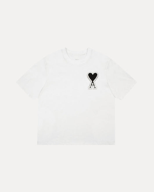 T-SHIRT DÉTAIL SUR LA POITRINE
