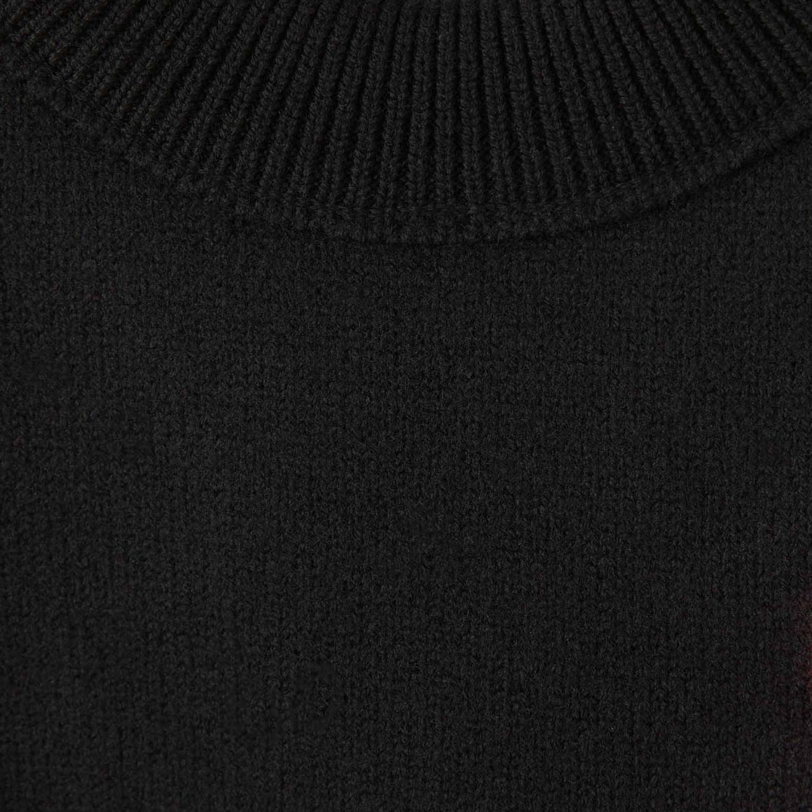 TRICOT DÉTAIL POITRINE