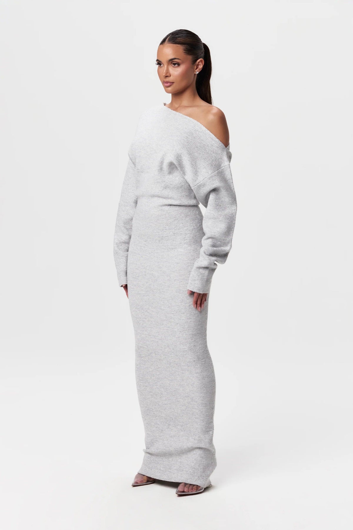 Robe pull à épaules tombantes