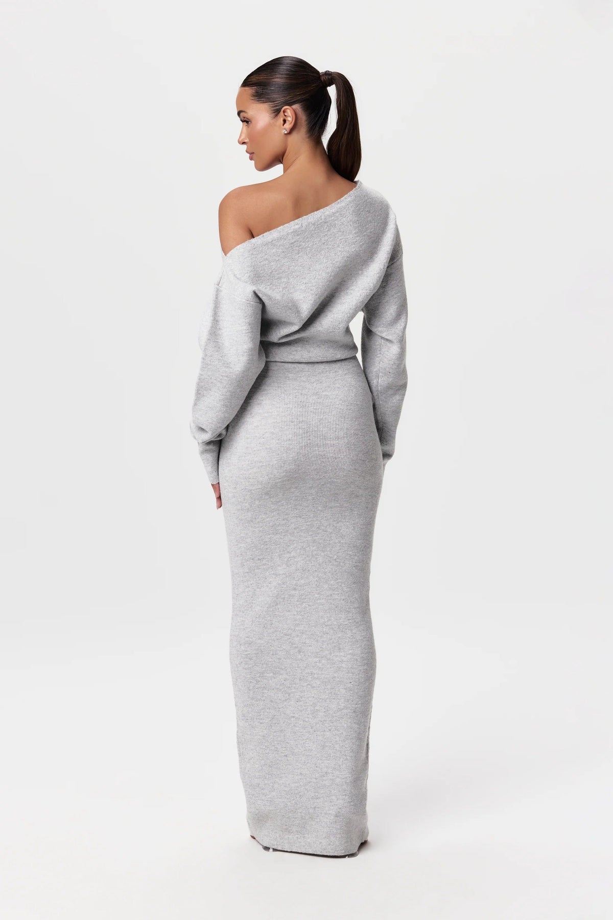 Robe pull à épaules tombantes