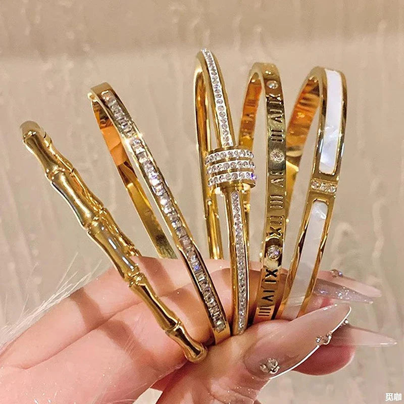 Bracelet classique avec détail en nacre et zircone
