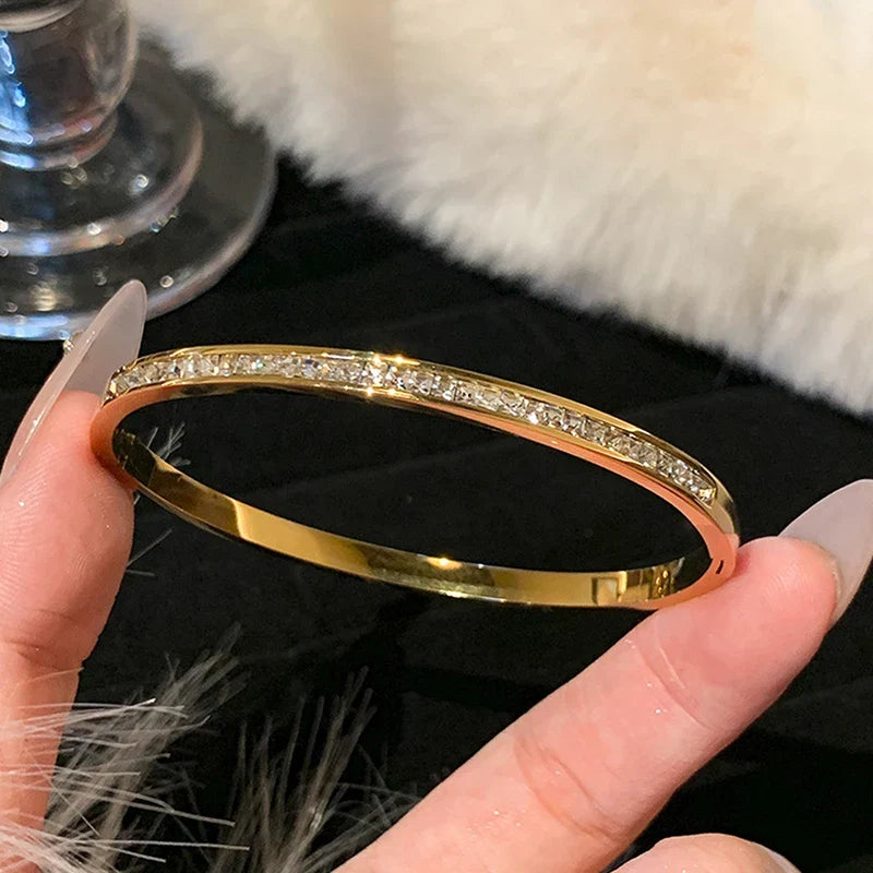Bracelet classique avec détail en nacre et zircone