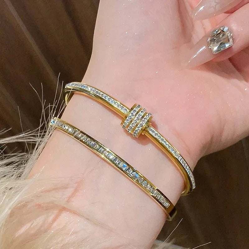 Bracelet classique avec détail en nacre et zircone