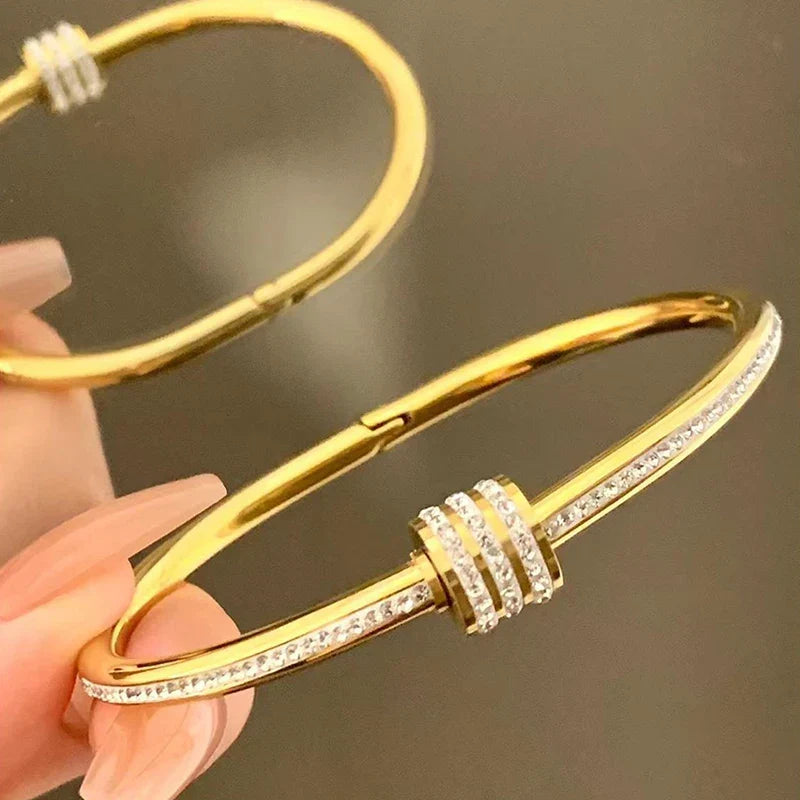 Bracelet classique avec détail en nacre et zircone