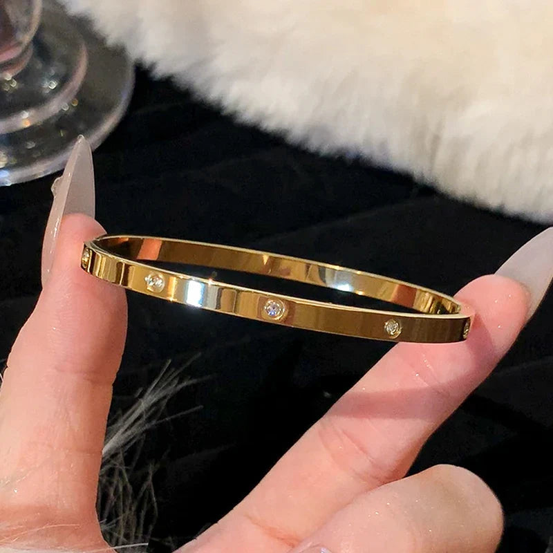 Bracelet classique avec détail en nacre et zircone