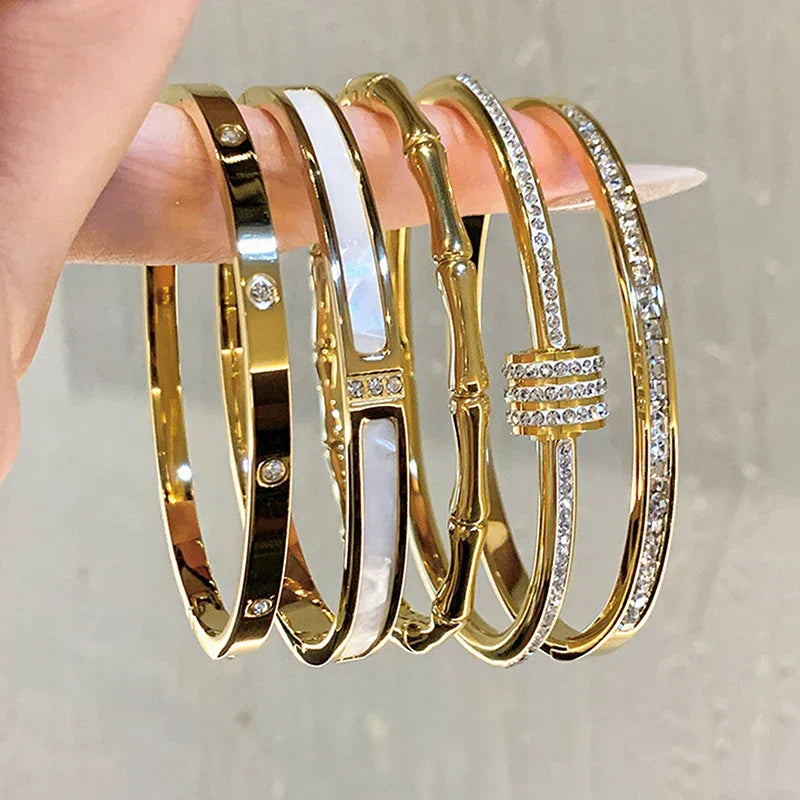 Bracelet classique avec détail en nacre et zircone