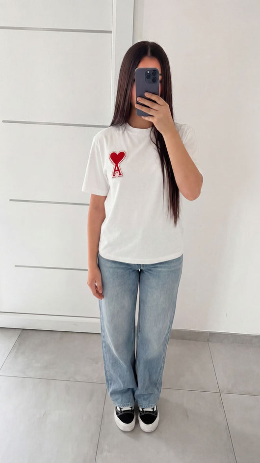 T-SHIRT DÉTAIL SUR LA POITRINE